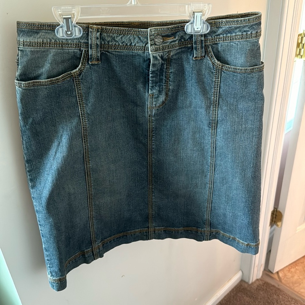 CAbi jean skirt size 6